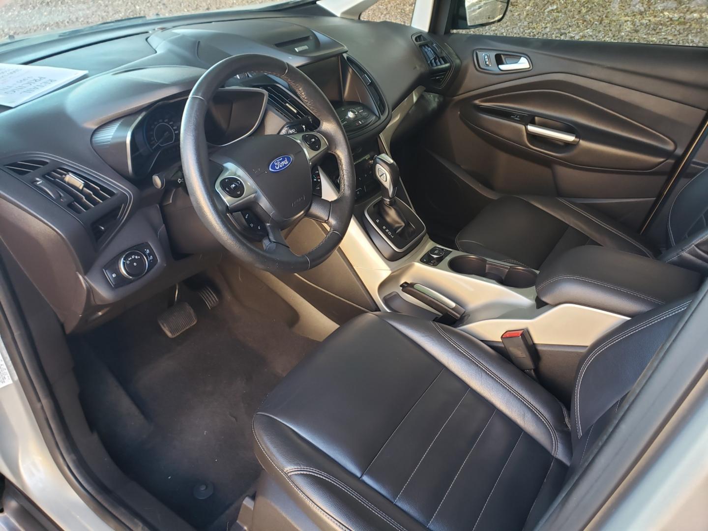 2015 /gray and black Ford C-Max Hybrid sel (1FADP5BU3FL) with an 2.0L L4 DOHC 16V engine, 6-Speed Automatic transmission, located at 323 E Dunlap Ave., Phoenix, AZ, 85020, (602) 331-9000, 33.567677, -112.069000 - 2015 Ford C-Max SEL,.......A Must See!!...... No accidents, Ice cold AC. The car is gorgeous inside and out. Power windows, Power door locks, Touch screen Stereo/Cd player, Phone sync, Bluetooth, Satellite compatible, Backup camera, Beautiful gray and black interior with black Leather seats, Incredi - Photo#9